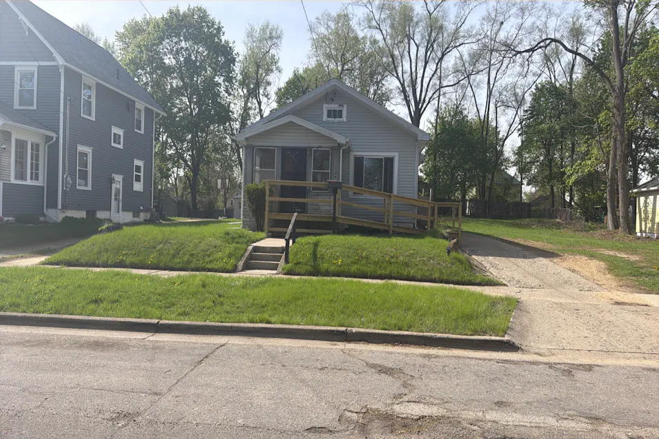 129 E Mansion St Jackson, MI 49203-4330, Jackson County