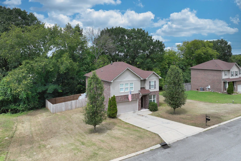 1011 Carriage Trail
