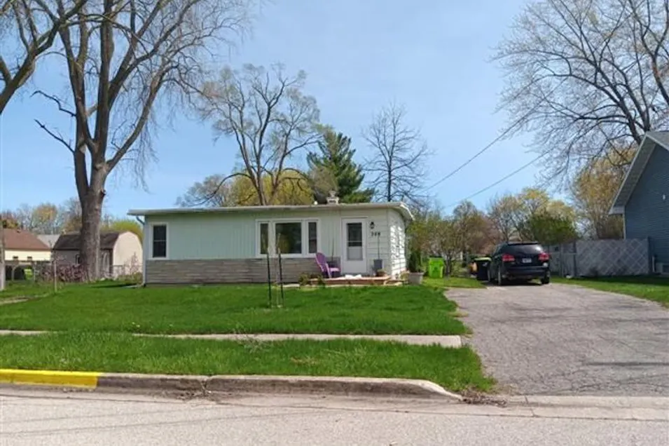 309 Roberts St Auburn, MI 48611, Bay County