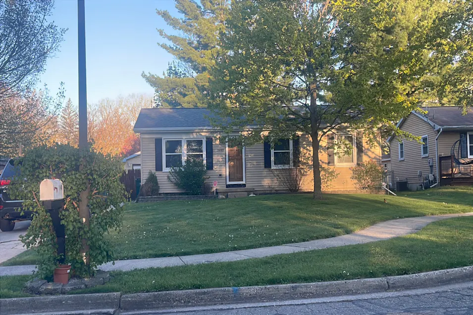 5440 Wendy Cir Lansing, MI 48911-3771, Ingham County