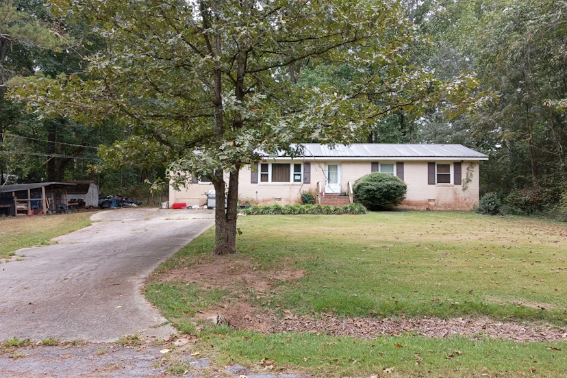 25 Laurie Ln