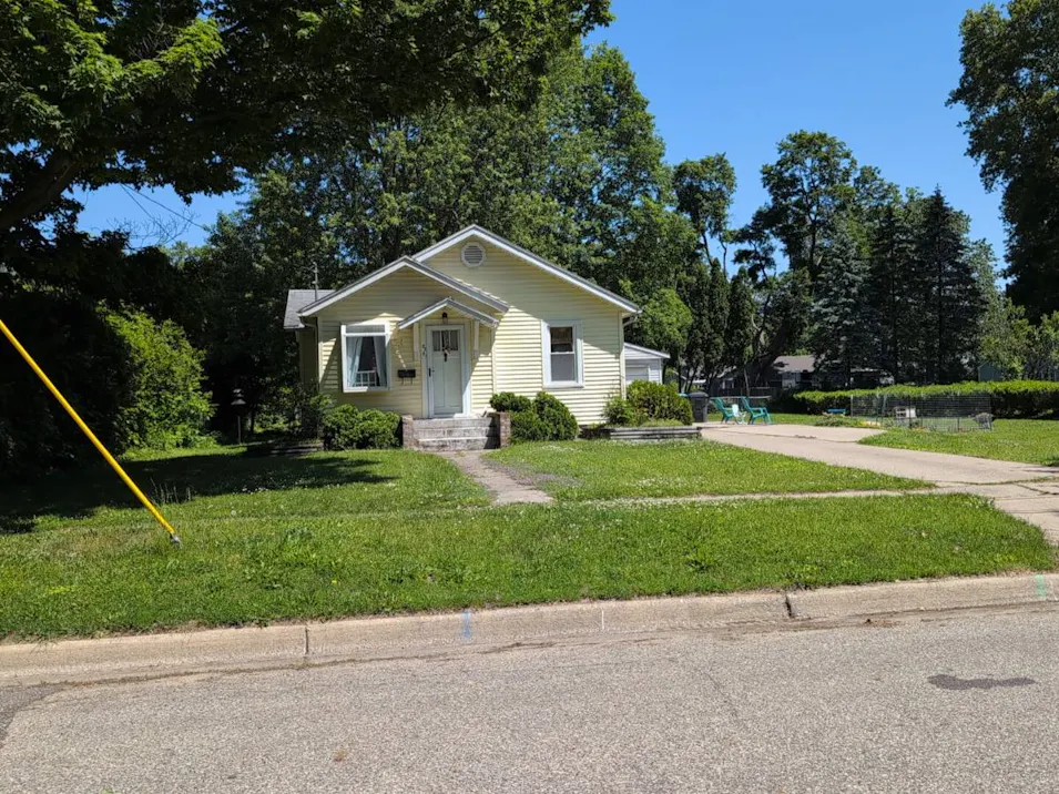 2221 Miles Ave Kalamazoo, MI 49001, Kalamazoo County