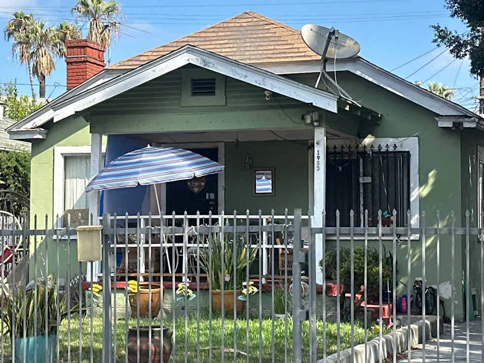 1953 W 20th St Los Angeles, CA 90018, Los Angeles County