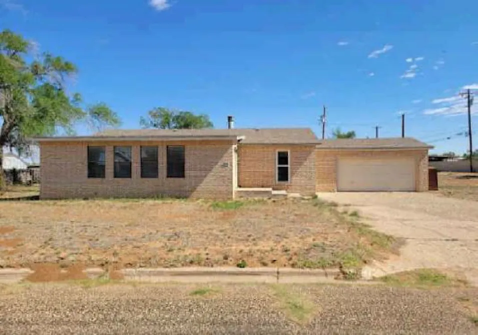 104 W McCallon St Sundown, TX 79372, Hockley County