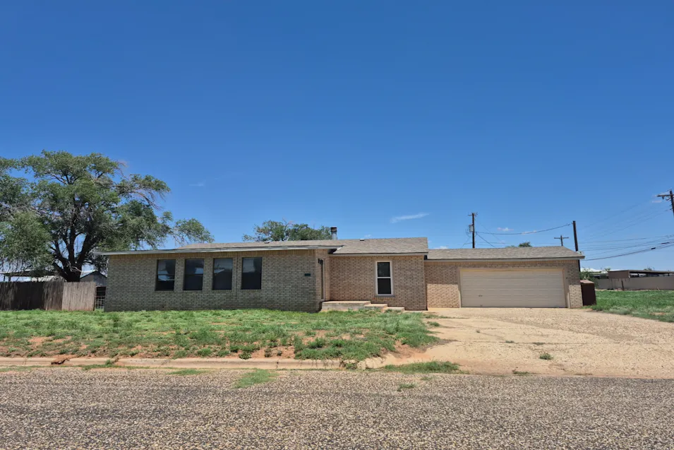 104 W McCallon St Sundown, TX 79372, Hockley County