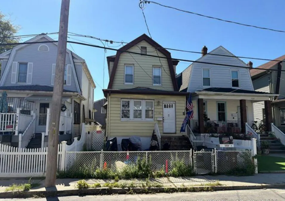 9203 De Sota Rd Rockaway Beach, NY 11693, Queens County