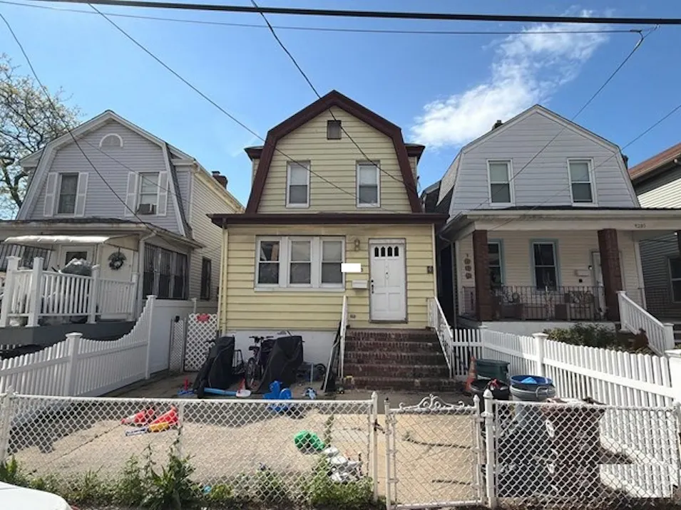 9203 De Sota Rd Rockaway Beach, NY 11693, Queens County