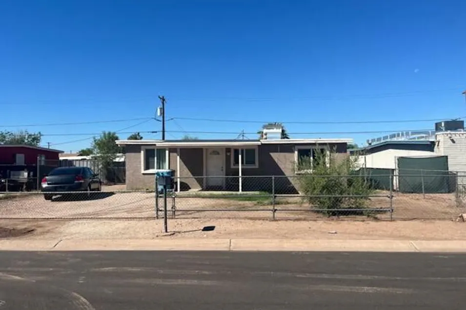 5026 S 36th Ave Phoenix, AZ 85041, Maricopa County