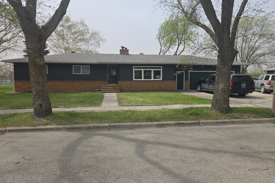403 9th St SE Barnesville, MN 56514, Clay County