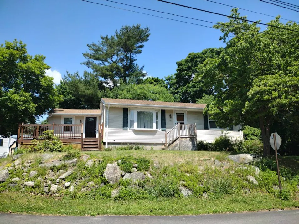 109 Pequot Ave Warwick, RI 02889, Kent County