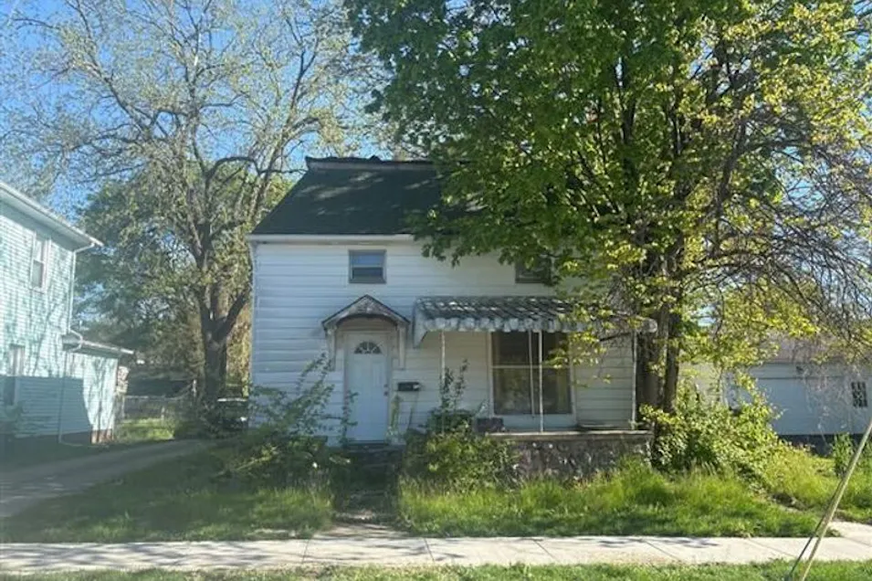 215 E 3rd St Buchanan, MI 49107, Berrien County