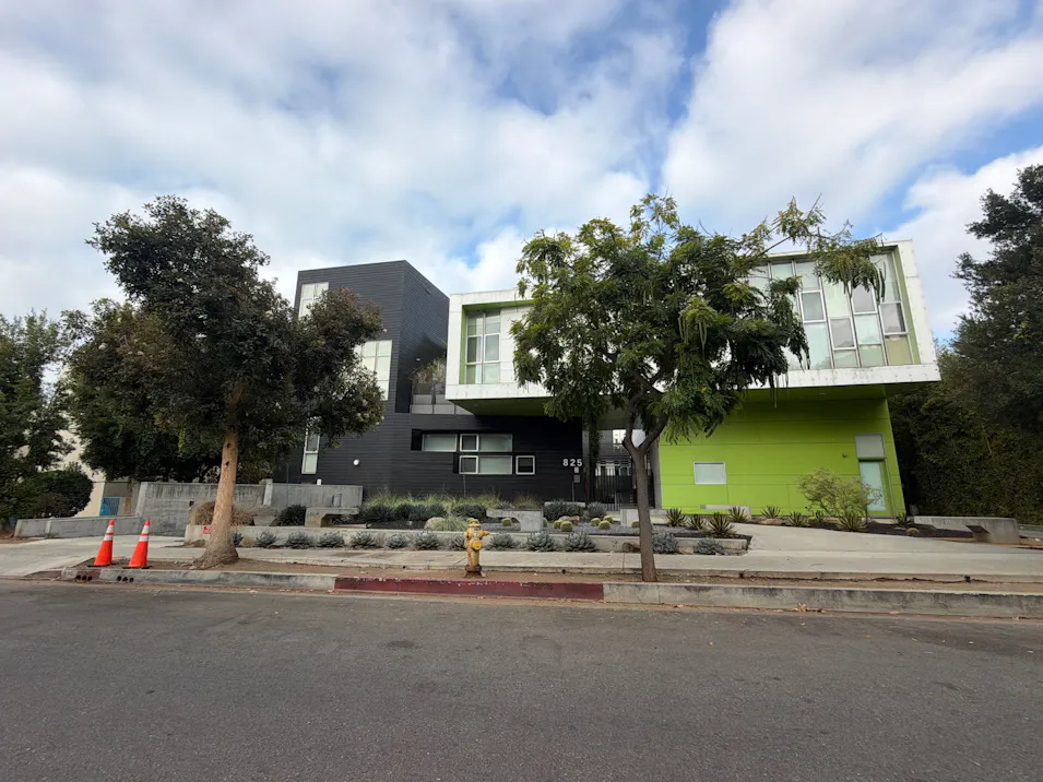 825 N Kings Rd 11 Los Angeles, CA 90069-5553, Los Angeles County