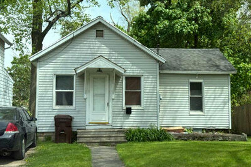 Christopher St, Lansing, MI 48906