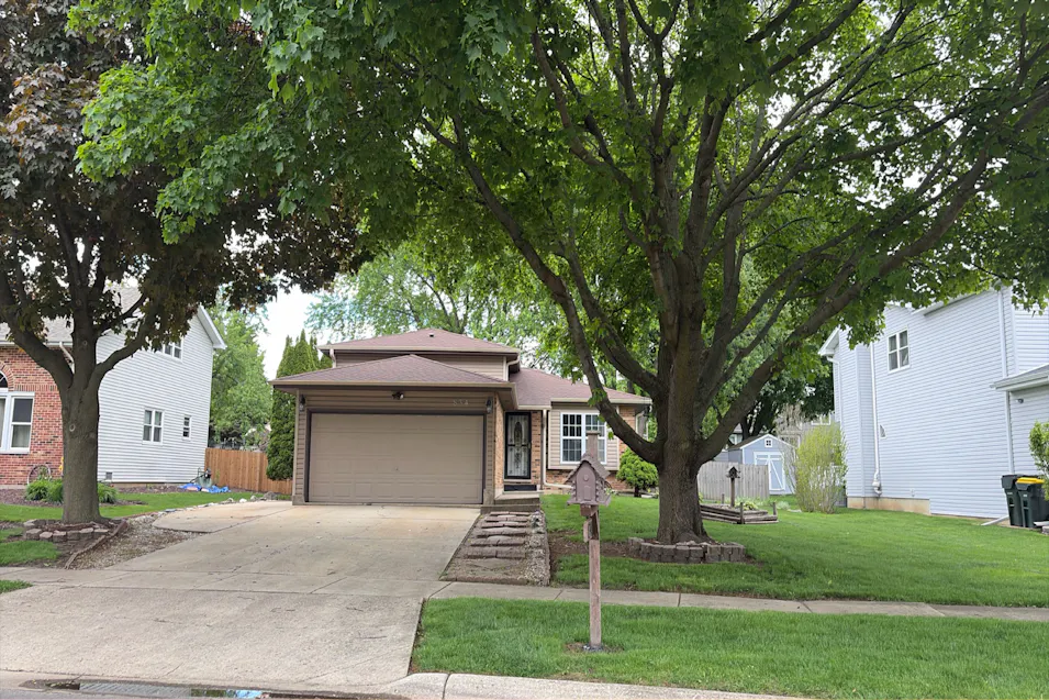 834 River Dr Carol Stream, IL 60188, Du Page County