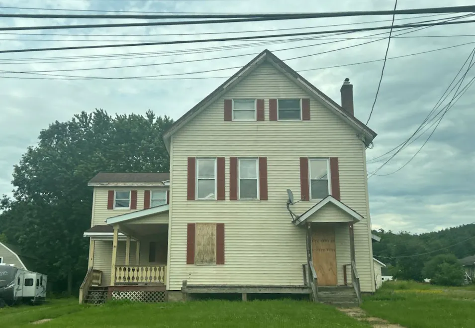 64 the Portage Ticonderoga, NY 12883, Essex County