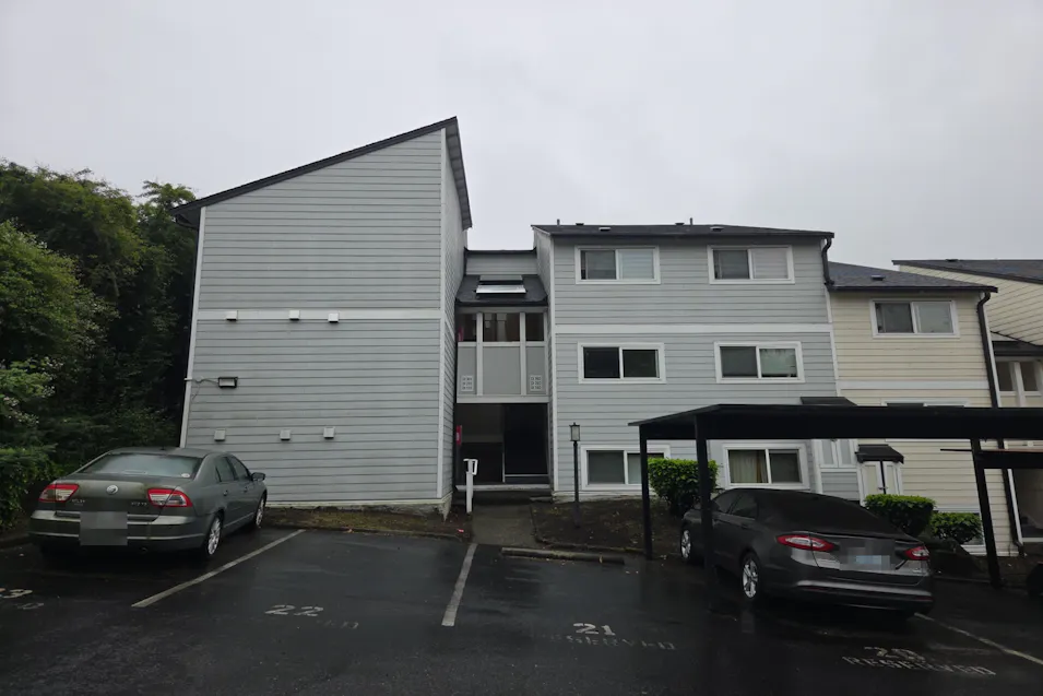 15210 MacAdam Rd S, #d 301 Tukwila, WA 98188, King County