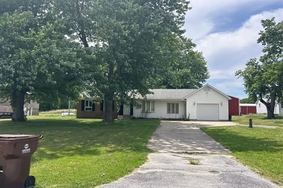 1995 N 1950 East Rd Watseka, IL 60970, Iroquois County