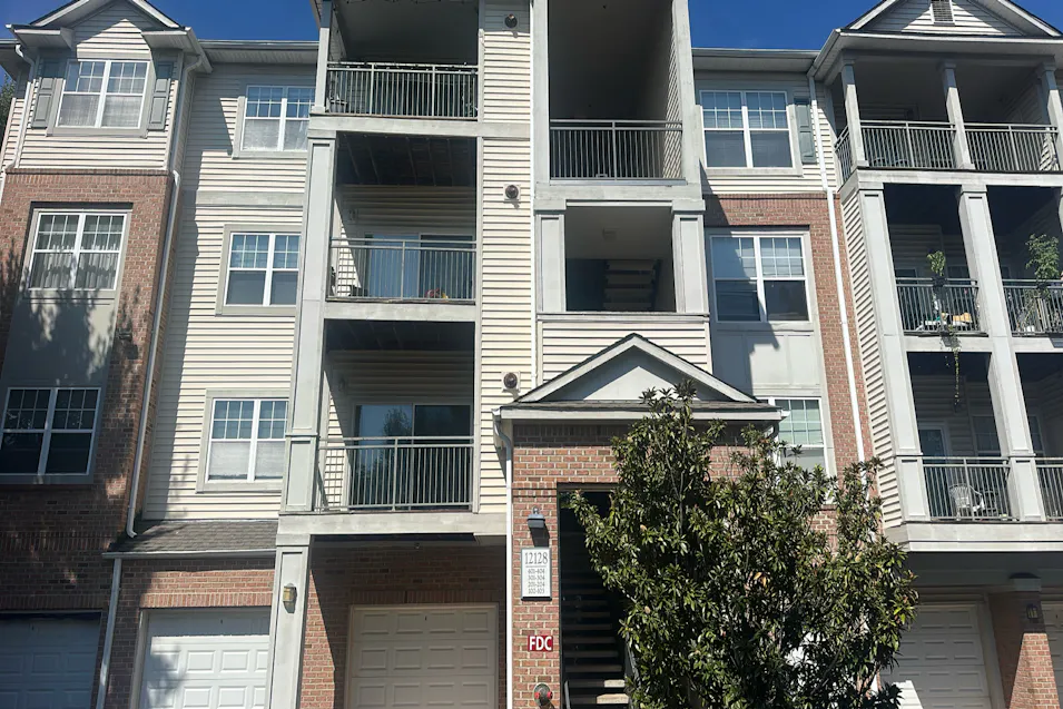 12128 Garden Ridge Lane Unit 203 Fairfax, VA 22030, Fairfax City County