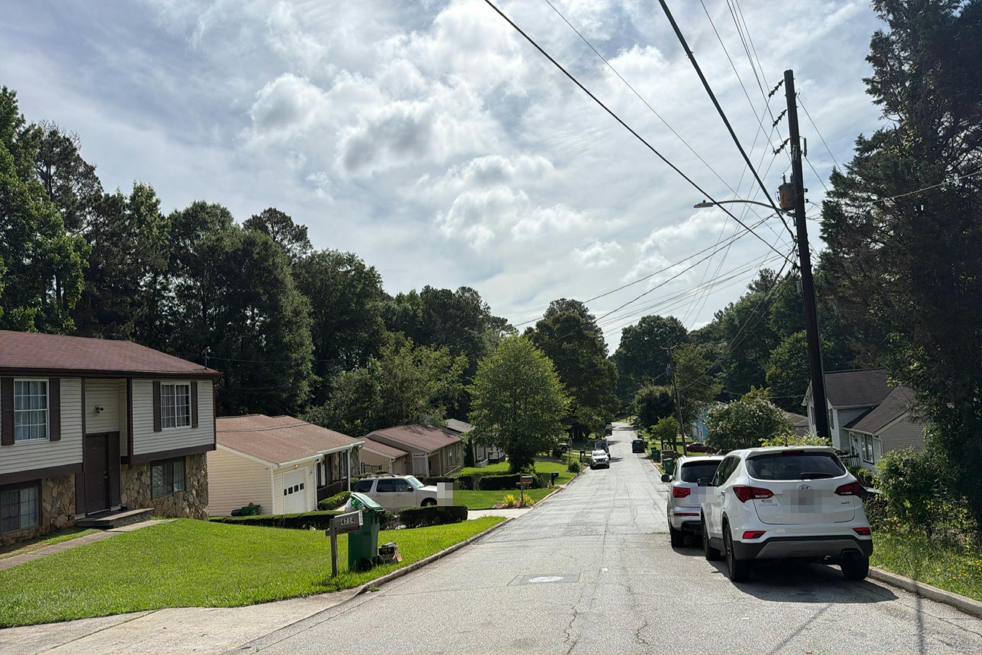 White Oak Trl, Stone Mountain, GA 30088