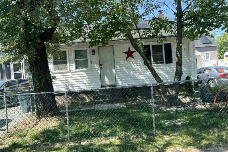 Cedar Dr, Glen Burnie, MD 21060