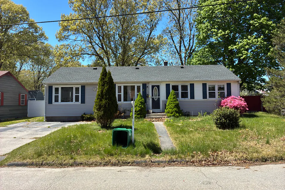 137 Dickens St Warwick, RI 02886, Kent County