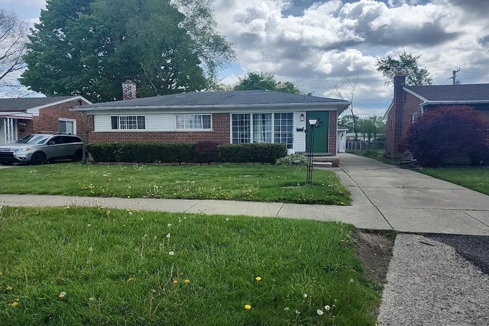 18266 MacArthur Redford, MI 48240, Wayne County