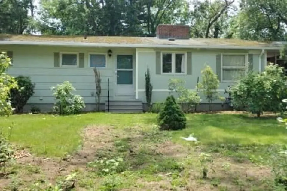 200 Negansett Ave Warwick, RI 02888, Kent County