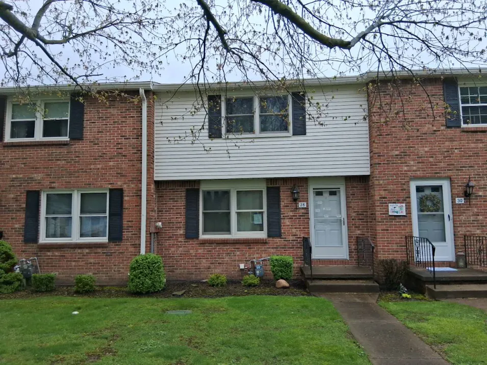 28 Wimbledon Lane West Seneca, NY 14224, Erie County