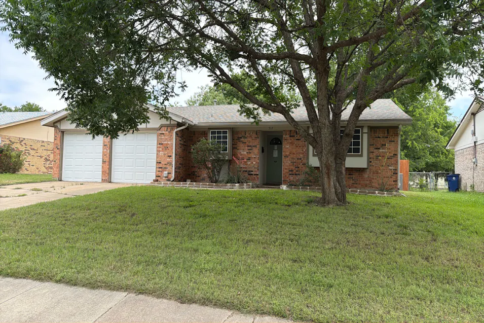 512 NW Sandra Ln Burleson, TX 76028, Johnson County