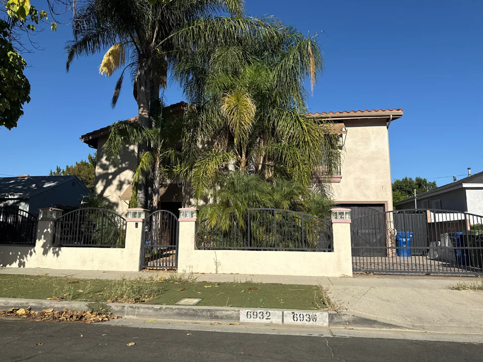 6930 Balcom Ave Los Angeles, CA 91335, Los Angeles County