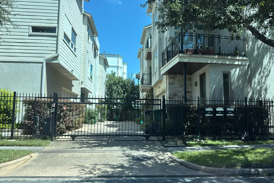 4915 Chenevert St Houston, TX 77004, Harris County