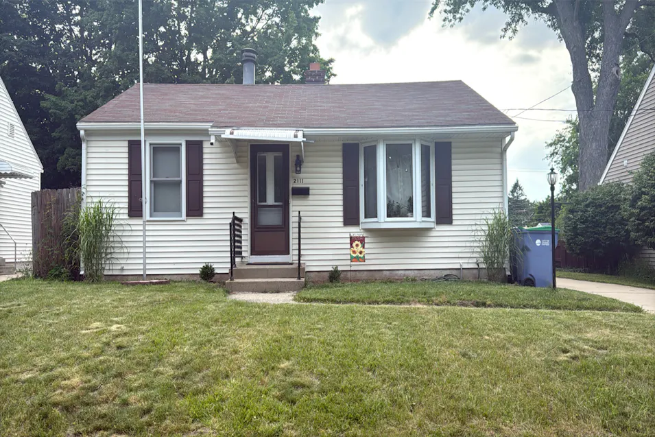 2111 Ontario Ave NE Grand Rapids, MI 49505, Kent County