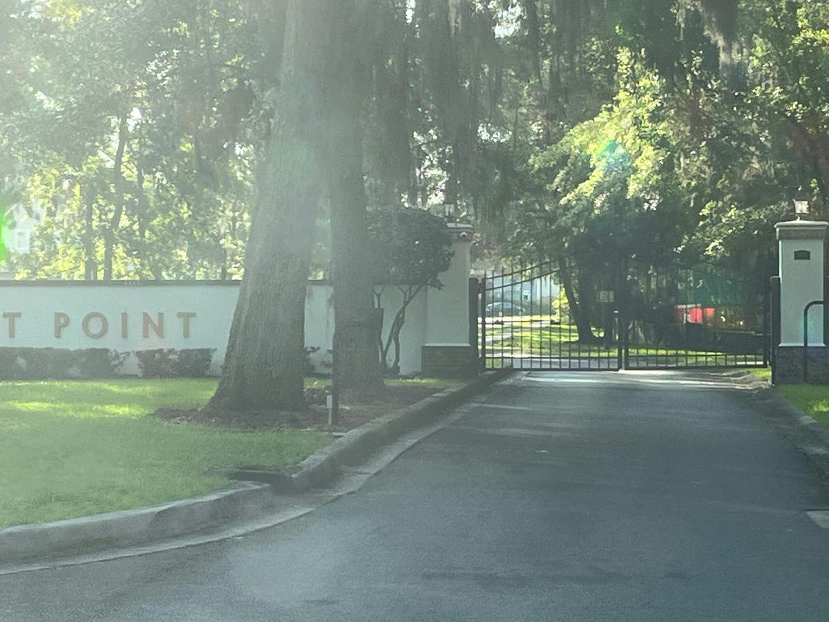 Point Dr, Street Simons Island, GA 31522