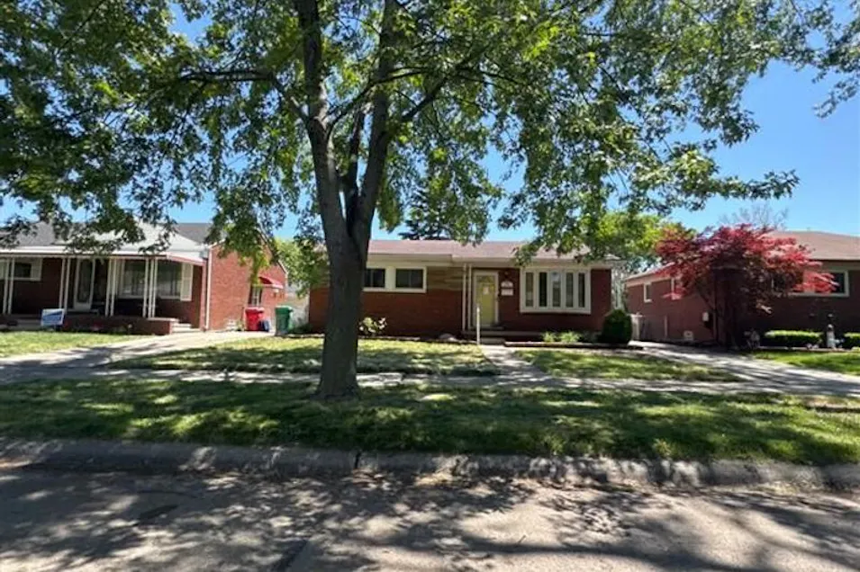 24794 Greenbrier Ave Eastpointe, MI 48021, Macomb County