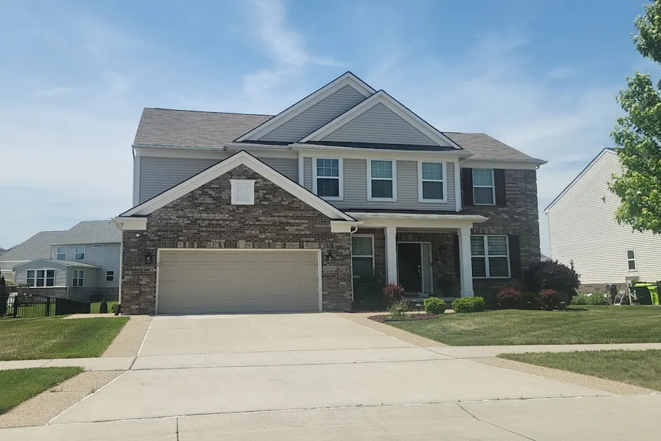 49423 Barton Dr Macomb, MI 48044, Macomb County