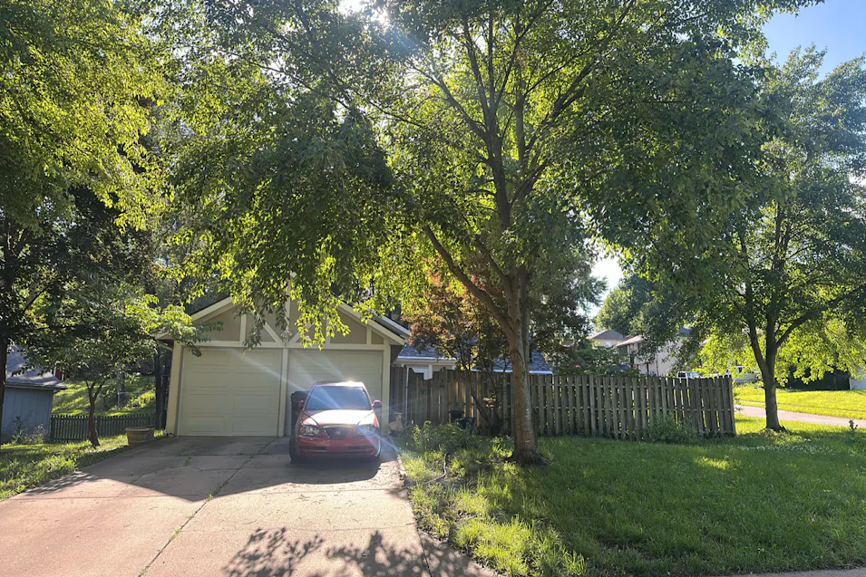 913 NW Downing Ct Blue Springs, MO 64015, Jackson County