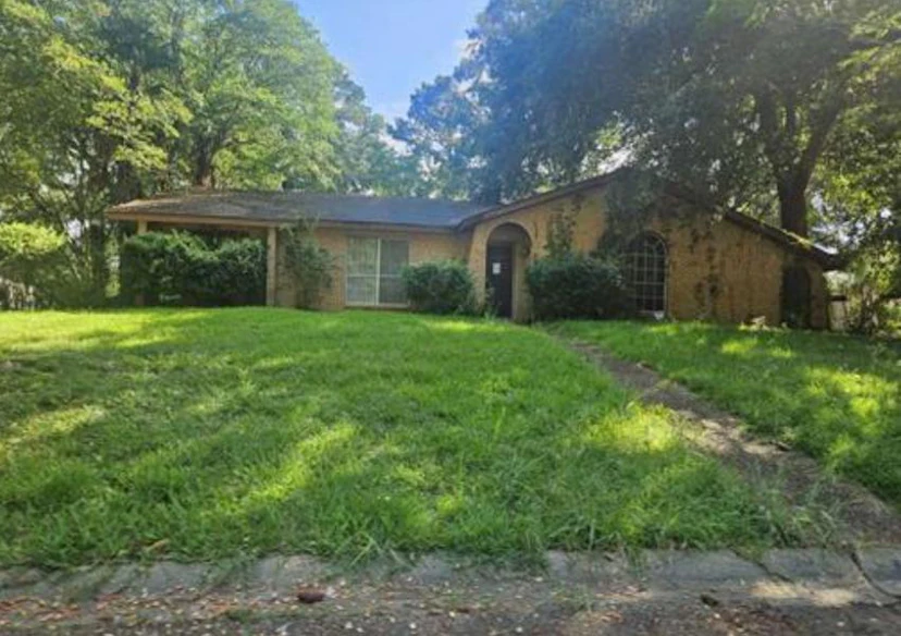 6019 Lake Trace Cir