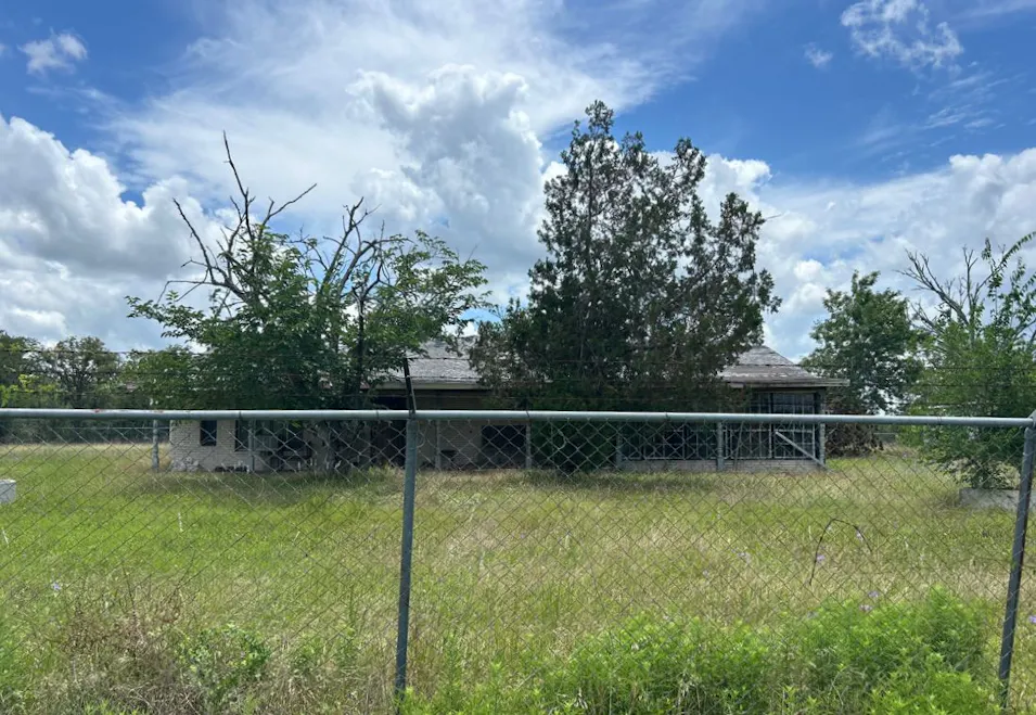 100 Lakeview Dr Somerville, TX 77879-3777, Burleson County