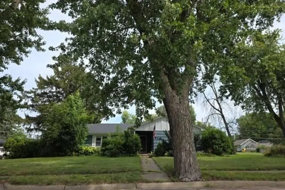 849 8th Ave SW Faribault, MN 55021, Rice County