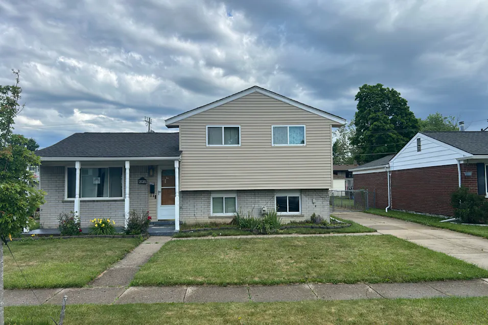2535 Camel Dr Sterling Heights, MI 48310, Macomb County