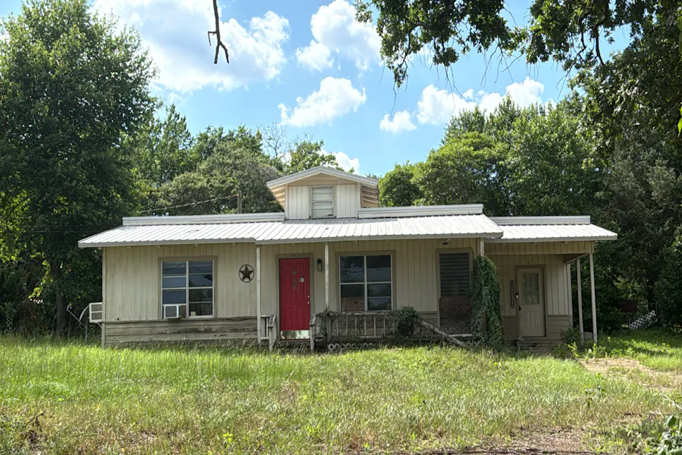 902 W College St Athens, TX 75751, Henderson County
