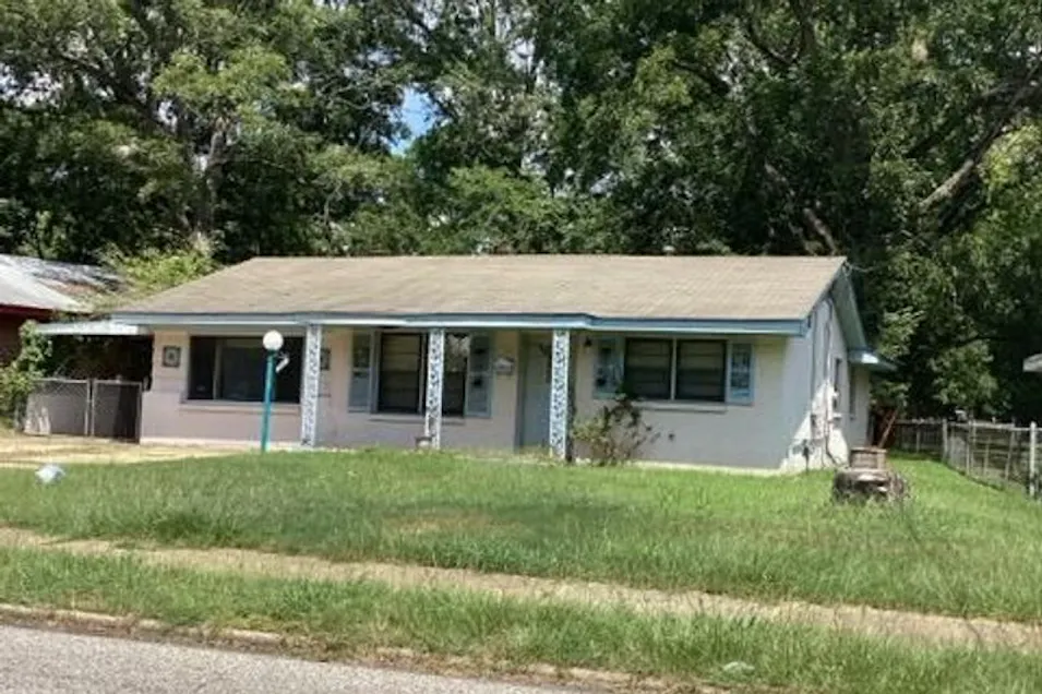 713 Buckingham Drive Montgomery, AL 36116-2742, Montgomery County