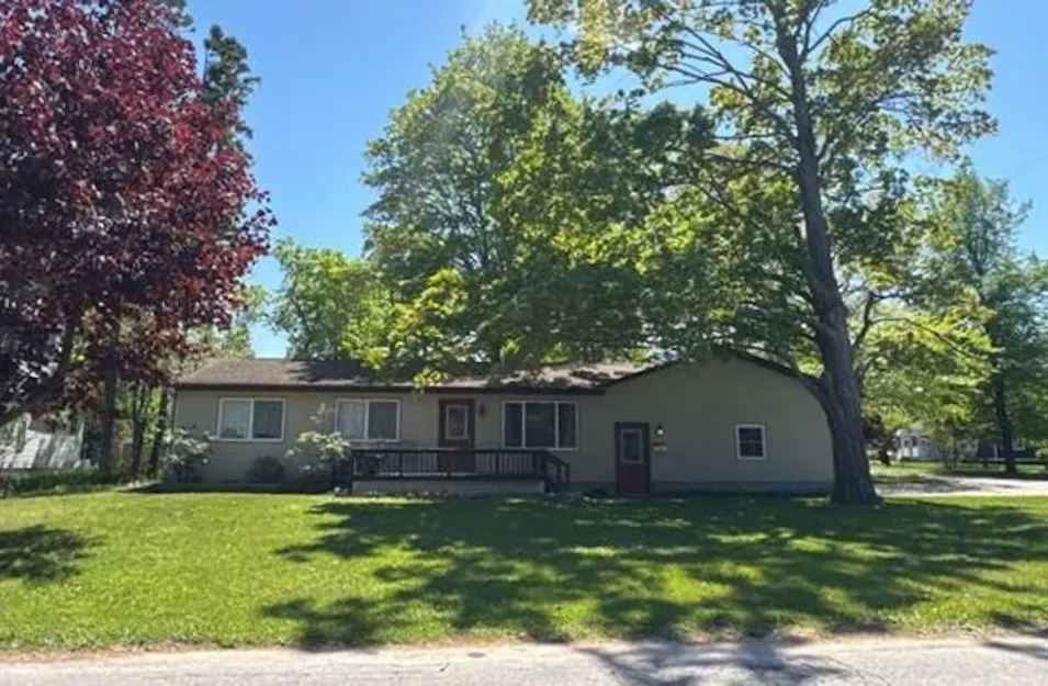 410 W Upright St Charlevoix, MI 49720, Charlevoix County