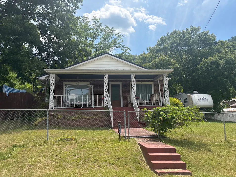 161 W 5th St Elkhorn City, KY 41522, Pike County