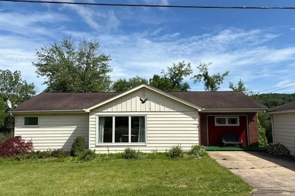 295 Adams Lane Rayland, OH 43943, Jefferson County