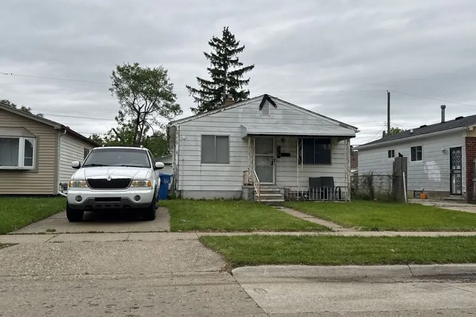 8627 Republic Warren, MI 48089, Macomb County