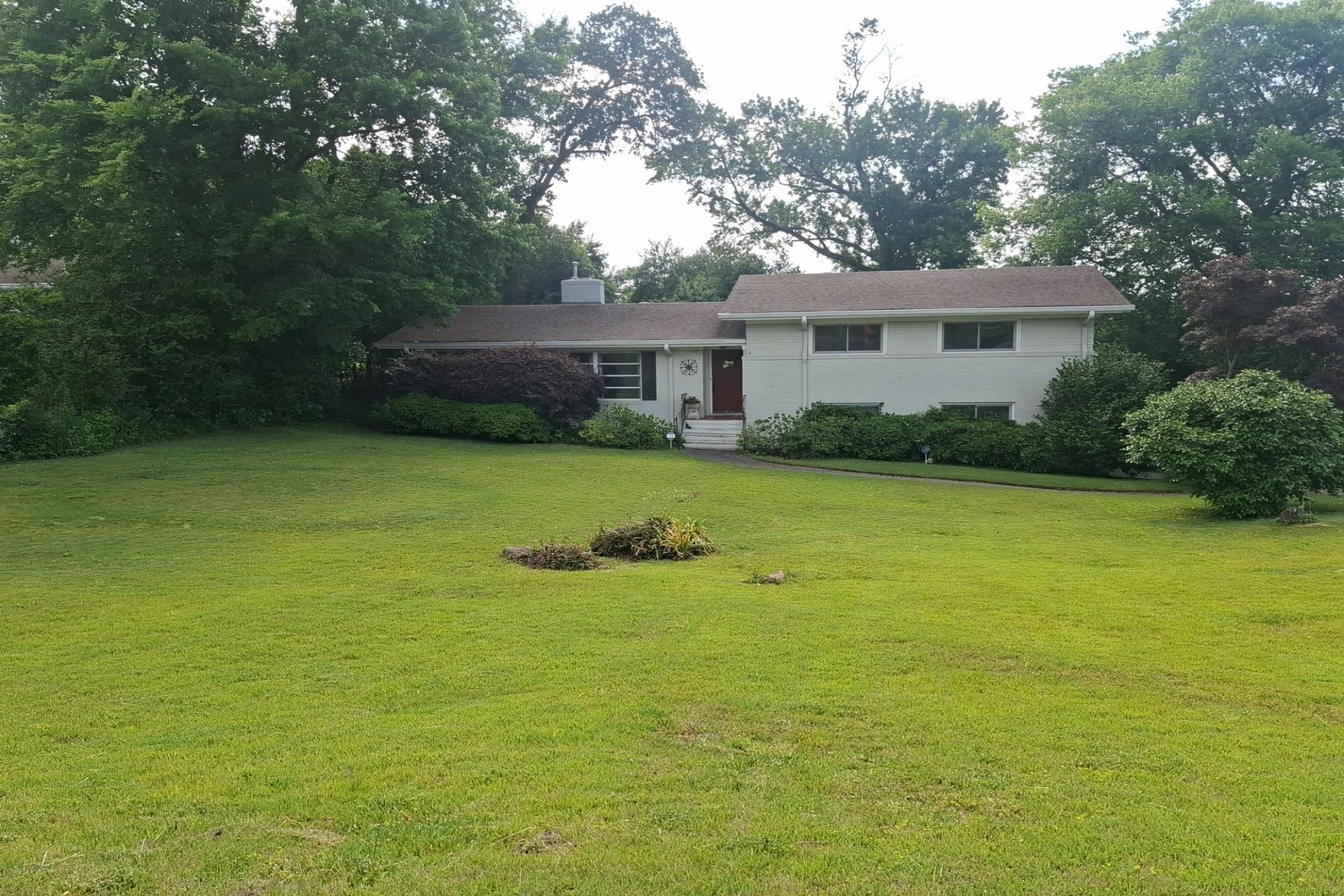 Robinson St, Shoreham, NY 11786