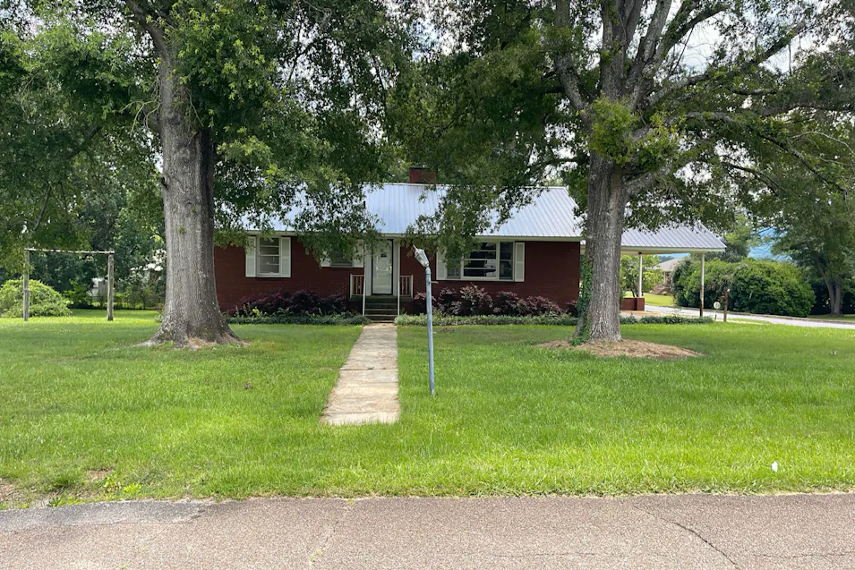 518 S Center Ave Piedmont, AL 36272, Calhoun County
