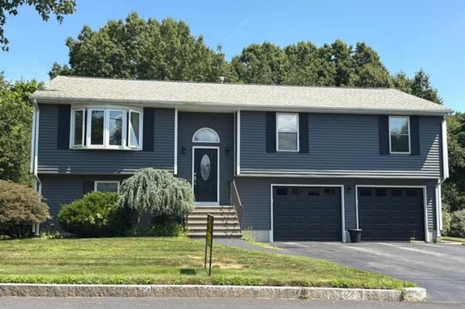16 Rachella Ct East Providence, RI 02914, Providence County