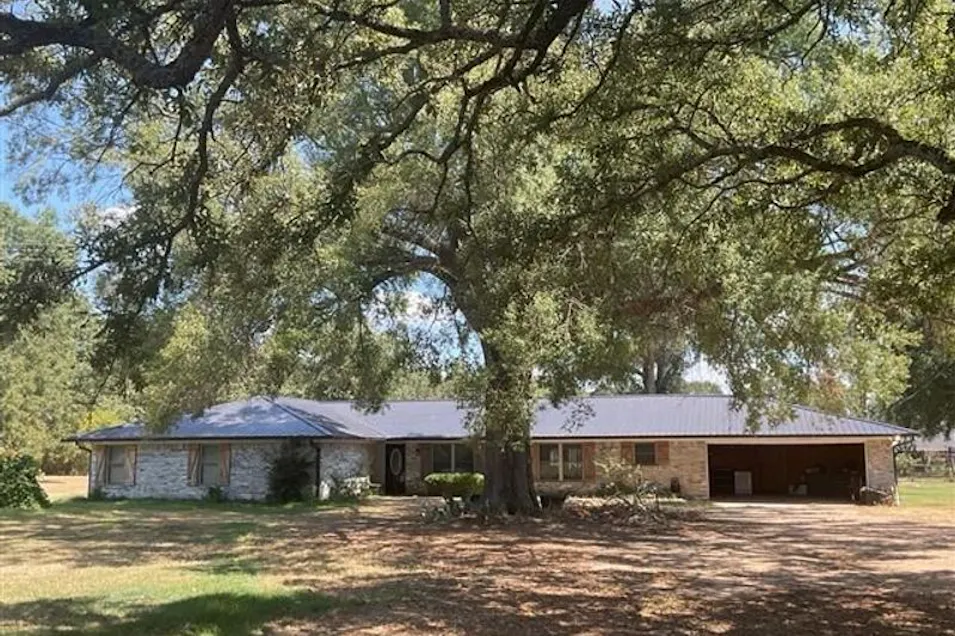 800 County Road 1030 Mt Pleasant, TX 75455, Titus County